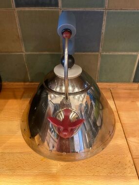 Alessi Kettle 9093 -MOMA Collection. INOX Induction Michael Graves designed 1985